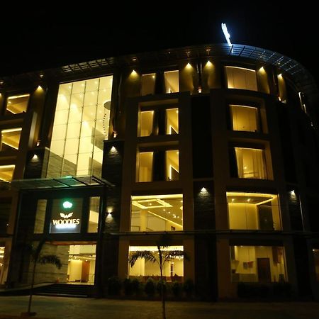 Woodies Bleisure Hotel Кожикоде Экстерьер фото