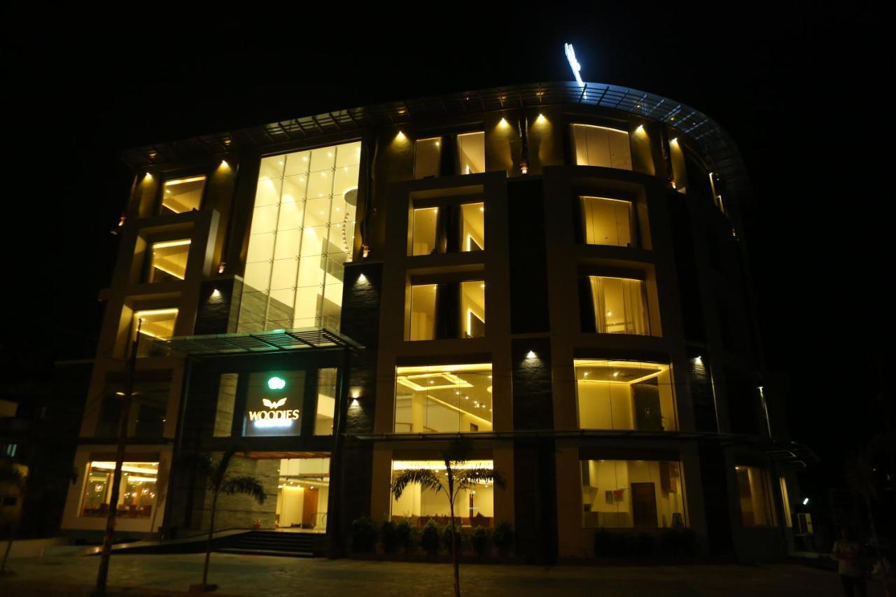 Woodies Bleisure Hotel Кожикоде Экстерьер фото
