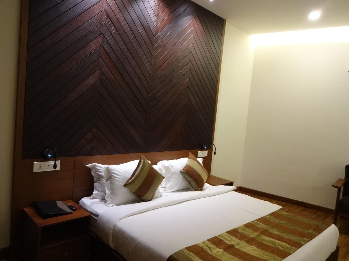 Woodies Bleisure Hotel Кожикоде Экстерьер фото
